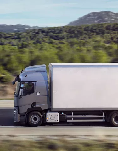 משאית רנו סדרה T - מבט מהצד בנסיעה