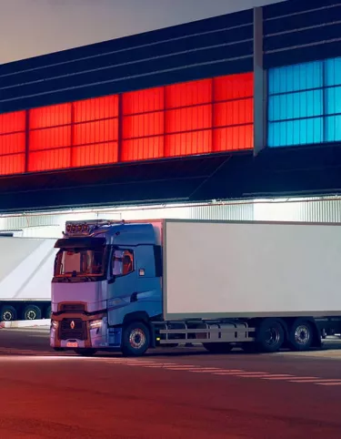 משאית רנו סדרה T High - מבט מלפנים בחניה