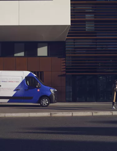 Deliver with a Renault Trucks Master E-Tech